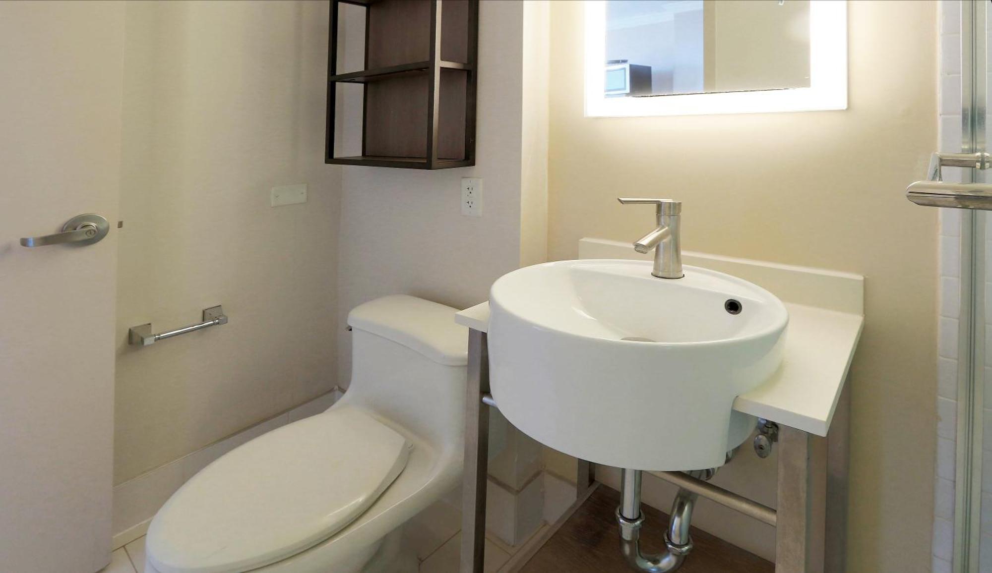 Convention Center Executive Free Indoor Parking Apartment Baltimore