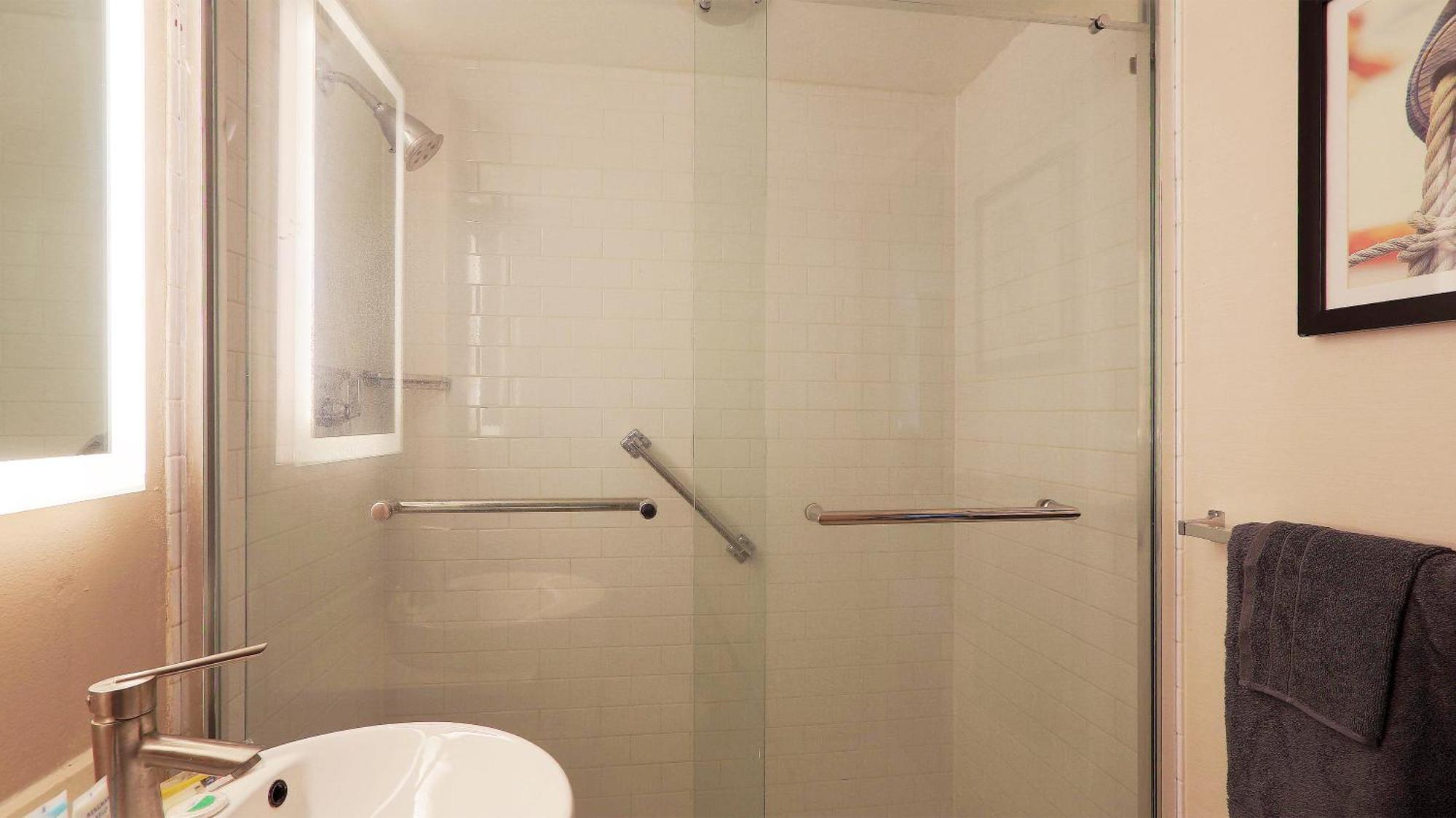 Convention Center Executive Free Indoor Parking Apartment Baltimore